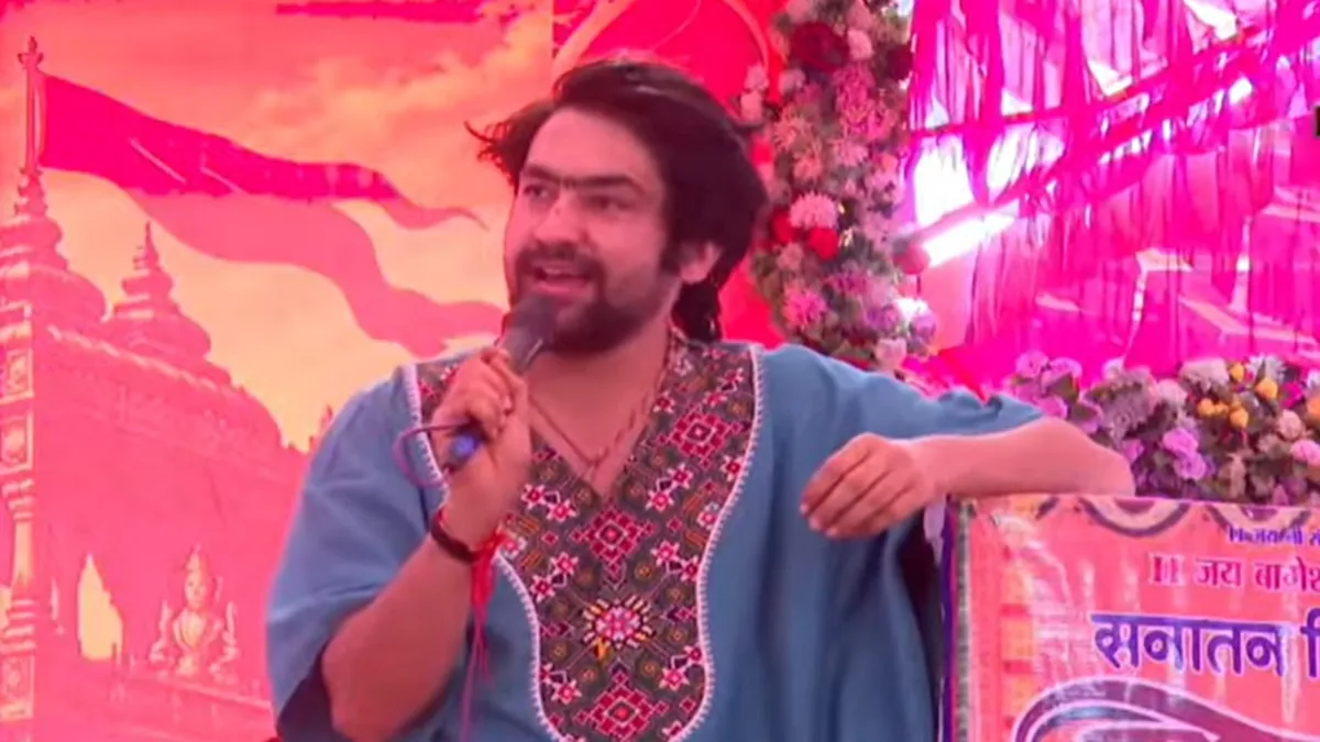 "हिंदू छांगुर बाबा जैसे लोगों के चक्कर में न फंसें, बजरंग बाबा के चक्कर में फंसें", बोले धीरेंद्र कृष्ण शास्त्री Dhirendra Krishna Shastri- India TV Hindi
