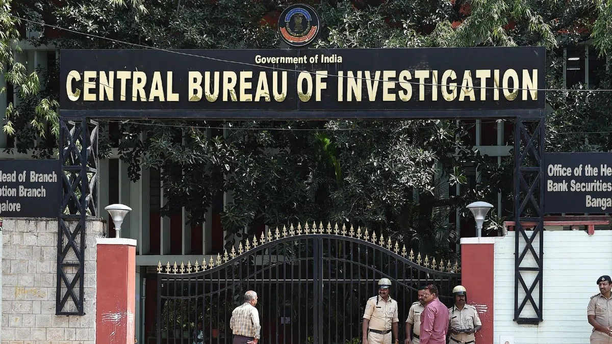 CBI ने शुरू की ग्रेटर नोएडा के PNB बैंक फ्रॉड केस की जांच, FIR दर्ज होने के बाद एक्शन; जानें क्या है 10.24 करोड़ की धोखाधड़ी का मामला Greater Noida PNB Fraud- India TV Hindi