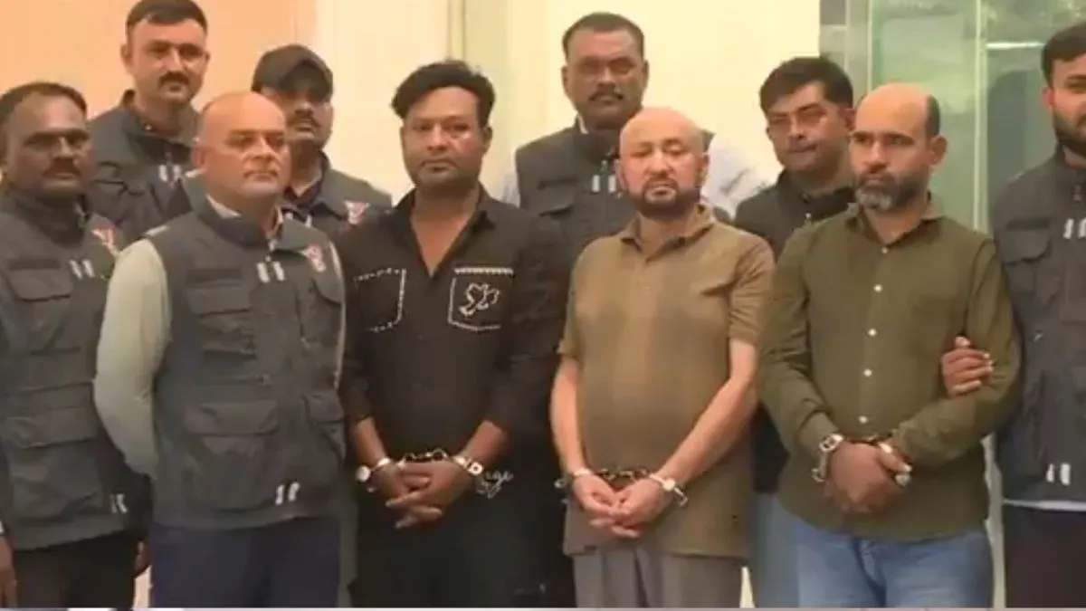 गुजरात की क्राइम ब्रांच ने दबोचा कई राज्यों में ड्रग कार्टेल चलाने वाला गैंग, पुलिस ने तस्करों को कैसे दिया चकमा? पढ़िए इनसाइड स्टोरी Gujarat Drug Bust- India TV Hindi