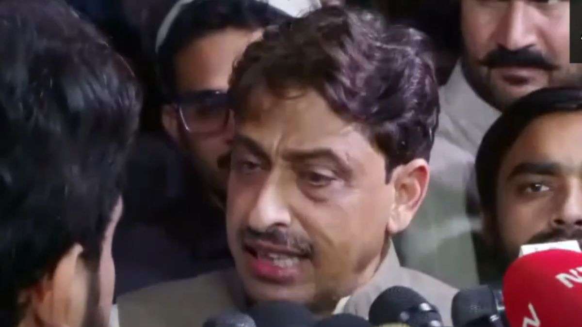 जामिया में बवाल के बीच इमरान मसूद की एंट्री, छात्रों से मिले; कश्मीर पर दिया बड़ा बयान जामिया में बवाल के बीच इमरान मसूद की एंट्री, छात्रों से मिले; कश्मीर पर दिया बड़ा बयान