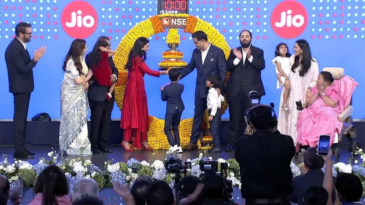 Jio Platforms IPO Listing: शेयर बाजार में जियो प्लेटफॉर्म्स की हुई धमाकेदार एंट्री, IPO प्राइस से 21% प्रीमियम पर लिस्ट हुए शेयर; निवेशकों की हुई चांदी मार्केट में लिस्ट हुआ...- India TV Hindi
