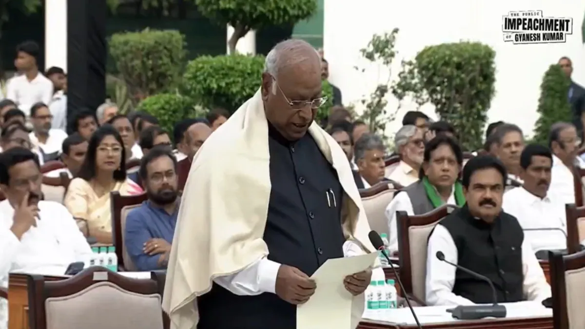 LIVE: CEC ज्ञानेश कुमार के खिलाफ विपक्ष का 'महाभियोग', मॉक संसद में मल्लिकार्जुन खरगे का संबोधन जारी मल्लिकार्जुन खरगे - India TV Hindi