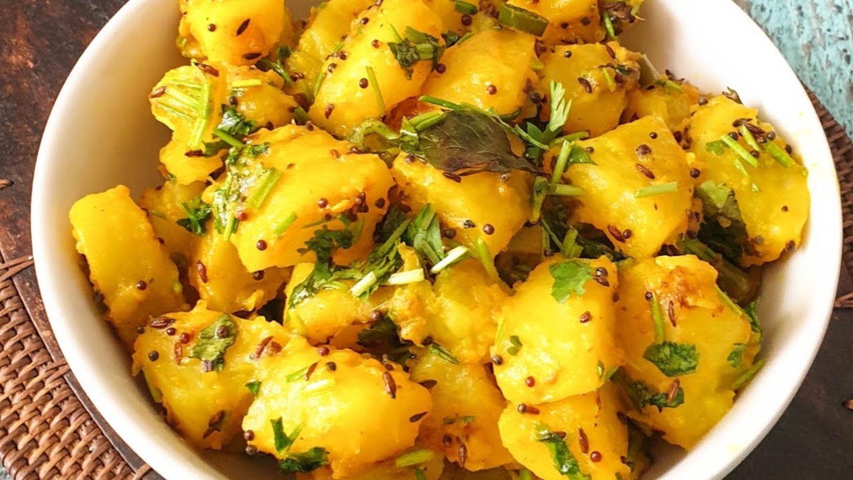 नवमी पर माता रानी को लगाएं आलू की सूखी सब्जी का भोग, बिना लहसुन-प्याज के झटपट होगी तैयार, नोट करें विधि