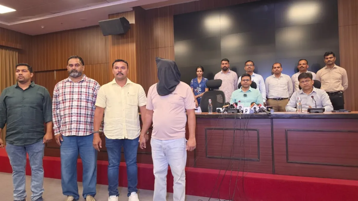 2,805 APK फाइलें, 9,673 संभावित पीड़ित, 150 करोड़ रुपये के फ्रॉड का अनुमान, मुंबई पुलिस ने B.Tech ड्रॉपआउट को इंदौर से पकड़ा mumbai 150 cr fraud accused arrested- India TV Hindi