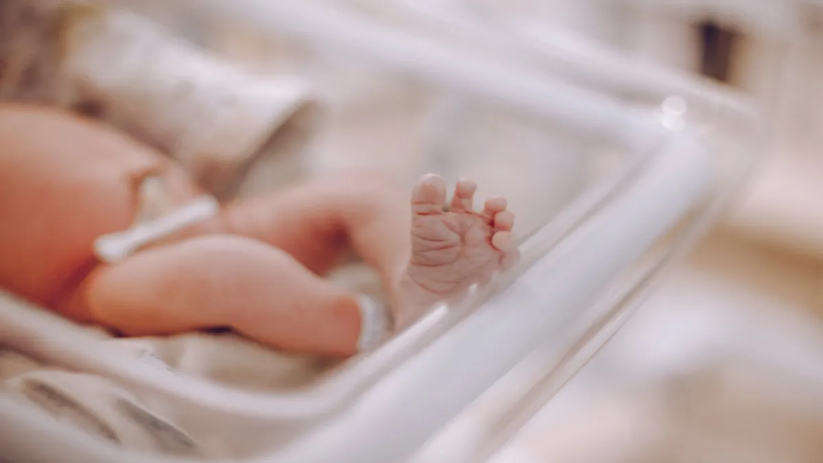 इंसानियत शर्मसार! 17 साल की नाबालिग मां के नवजात को बेचने का आरोप, प्राइवेट अस्पताल सील, डॉक्टर पर FIR सांकेतिक तस्वीर- India TV Hindi