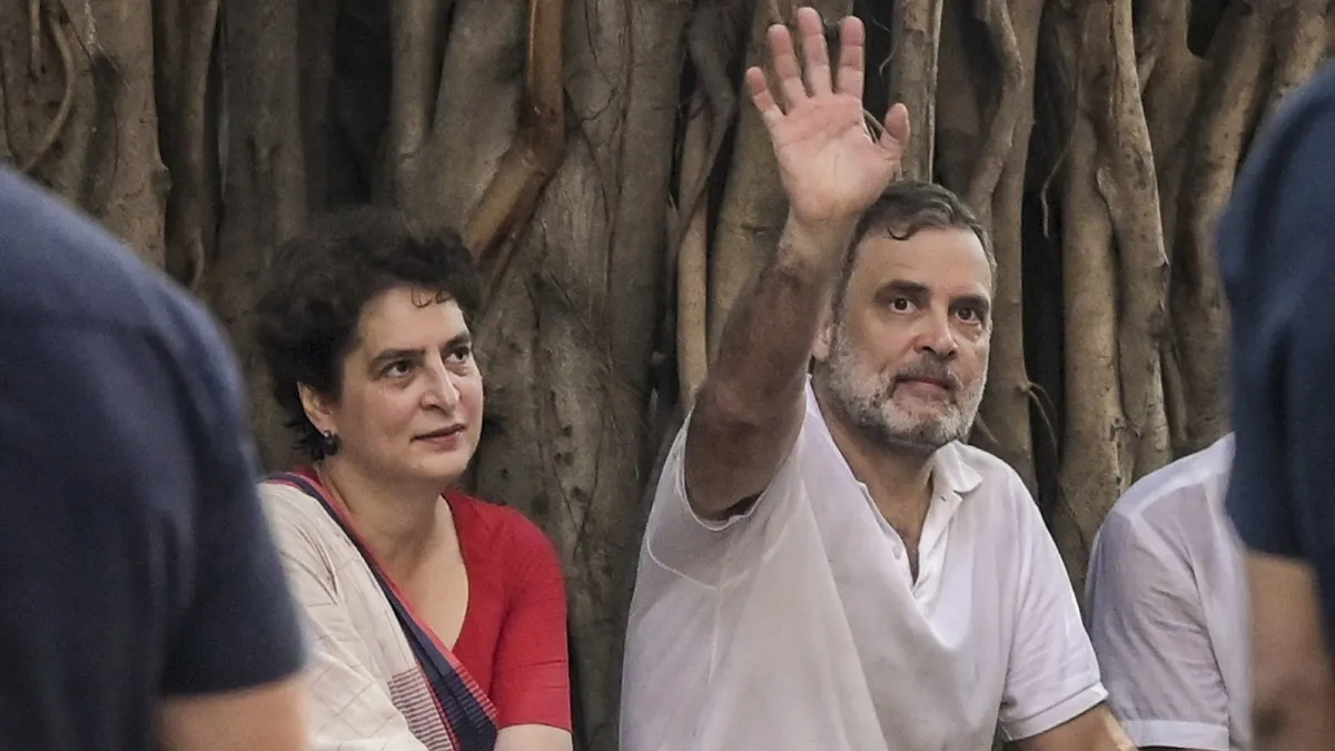 आकाशवाणी भवन खाली कराया गया, संसद मार्ग से बैरिकेडिंग हटाकर खोले गए रास्ते  - India TV Hindi