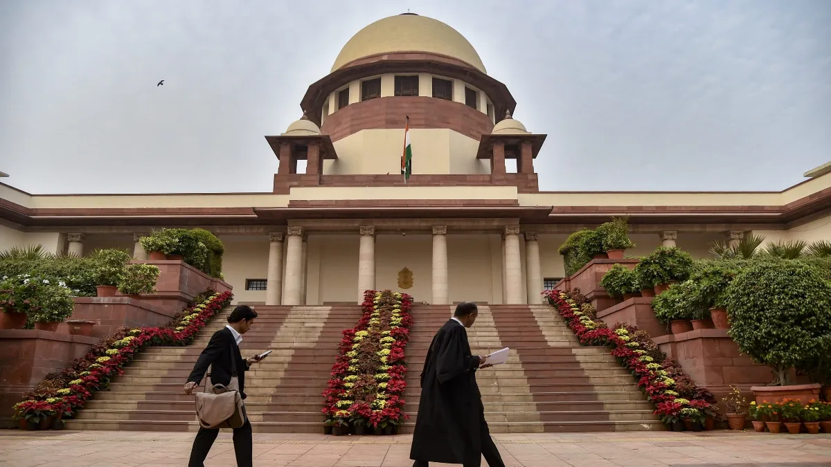 "हटाए जाएं सारे बैरिकेड, आवाजाही और इंटरनेट सेवा को किया जाए सामान्य", SC का सख्त निर्देश, दिल्ली पुलिस को भी दिया नोटिस सांकेतिक तस्वीर- India TV Hindi