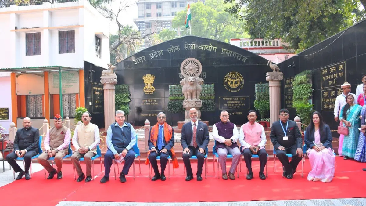 सुप्रीम कोर्ट के न्यायमूर्ति विक्रम नाथ ने स्वामी विवेकानन्द की विशाल प्रतिमा का किया अनावरण, 'आदित्य पतंजलि योगपीठम्' का हुआ उद्घाटन आयोग परिसर में सर्वोच्च न्यायालय के न्यायमूर्ति विक्रम नाथ का आगमन हुआ।- India TV Hindi