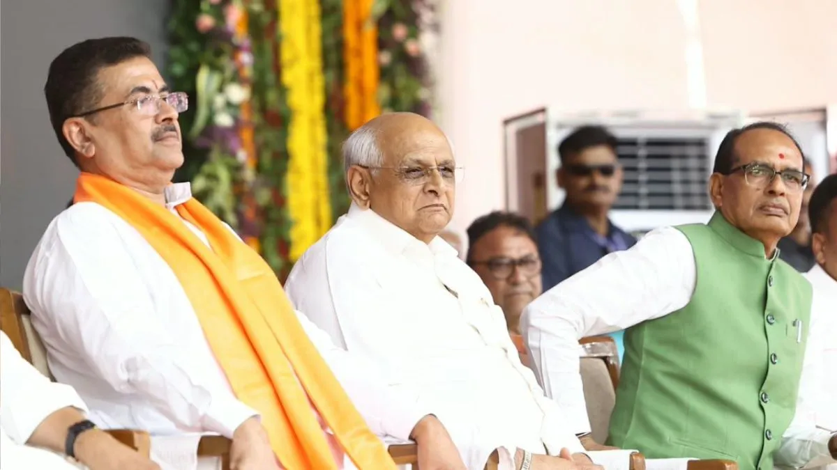 गुजरात और बंगाल के सीएम की मौजूदगी में ‘वाराणसी से वडनगर सेवा यात्रा’ का समापन, शिवराज चौहान भी रहे मौजूद गुजरात के सीएम के साथ बंगाल के सीएम और केंद्रीय मंत्री शिवराज चौहान- India TV Hindi