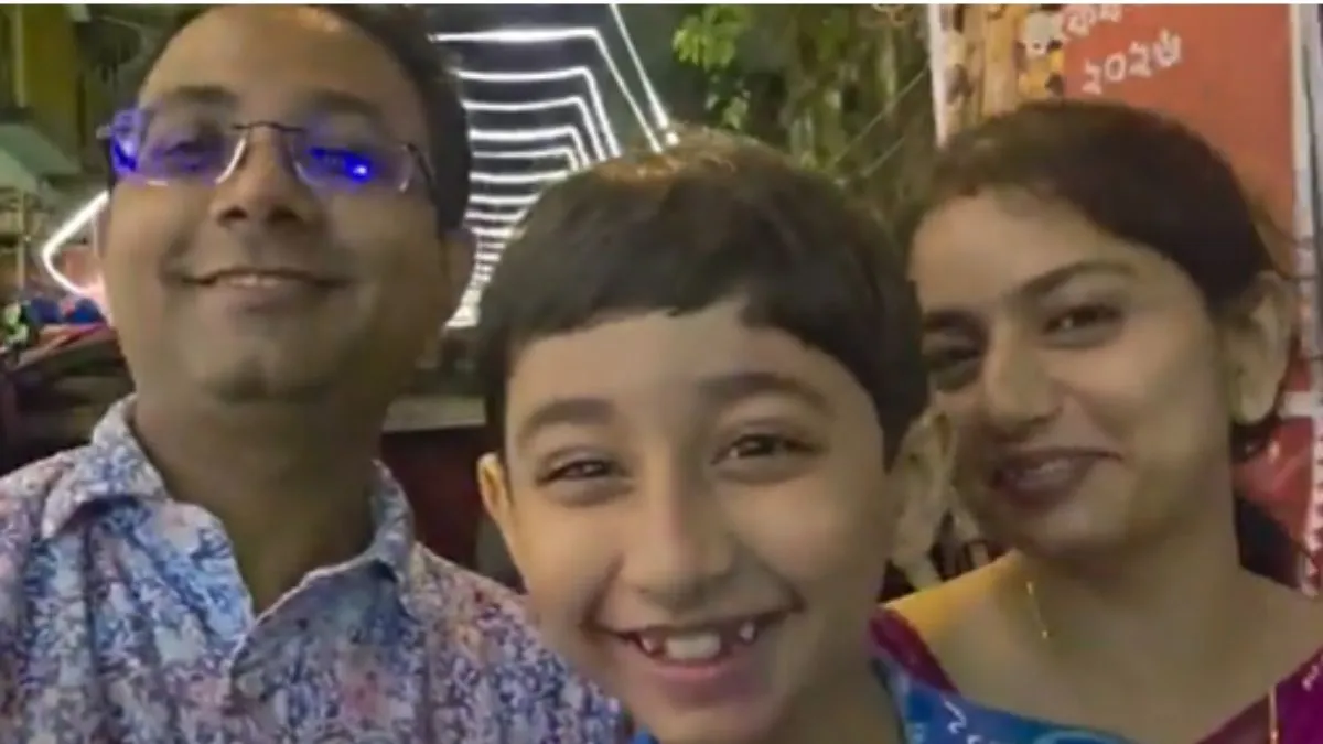 न महंगे कपड़े, न कोई शो ऑफ..दुर्गा पूजा घूमने निकली इस फैमिली की सादगी पर फिदा हुआ सोशल मीडिया, Video Bengali family cute video, Bengali family cute video, Bengali family video, Bengali family viral vid- India TV Hindi