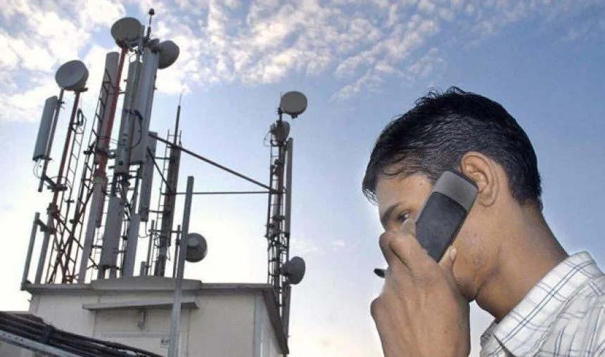 Strong Signal: टेलीकॉम कंपनियों को स्‍पेक्‍ट्रम ट्रेडिंग की मंजूरी, कॉल ड्रॉप समस्‍या से मिलेगी राहत!- India TV Paisa