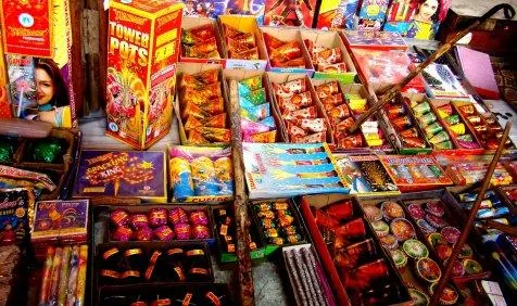 दिवाली से पहले सरकार की सख्ती, दो करोड़ रुपए के चाइनीज पटाखे किए जब्त- India TV Paisa