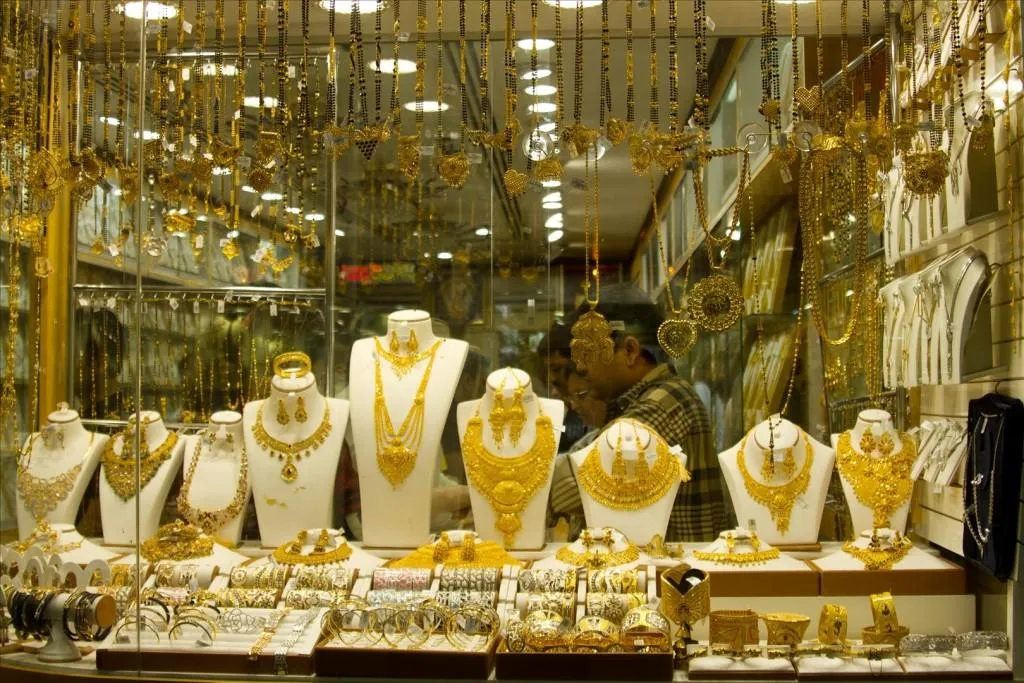 Shining Gold: ज्वैलर्स की मांग बढ़ने से सोना हुआ 130 रुपए महंगा, चांदी में 350 रुपए की तेजी- India TV Paisa