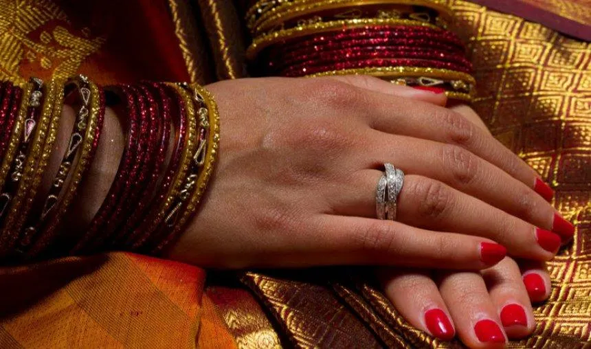 Saving Tips: शुरू हुआ शादी का सीजन, इंगेजमेंट रिंग खरीदते वक्त रखें इन 7 बातों का ध्यान- India TV Paisa