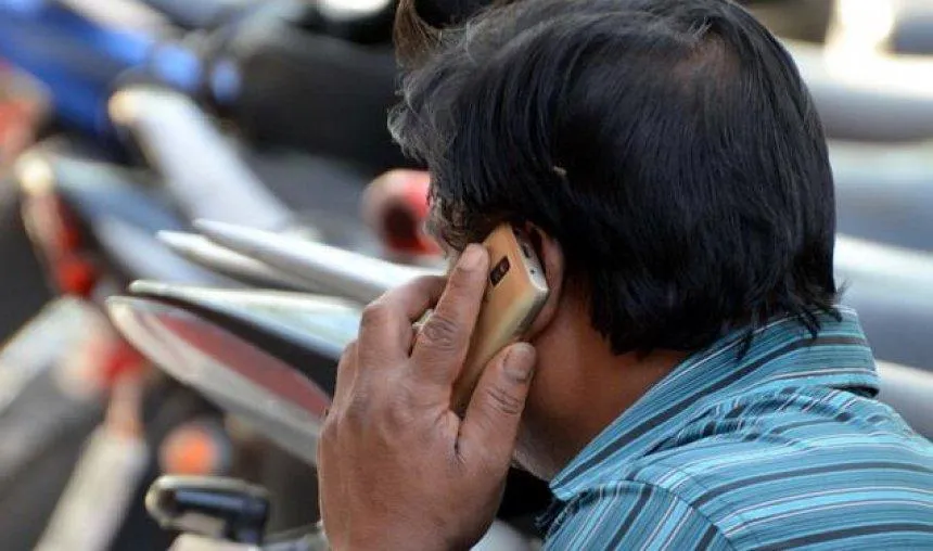 Call Drop: TRAI और टेलीकॉम ऑपरेटर आमने-सामने, कंपनियों ने दी कॉल रेट बढ़ाने की धमकी- India TV Paisa