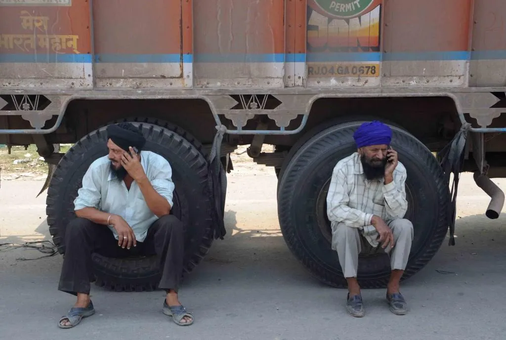 5 दिन की हड़ताल के बाद जागी सरकार, अब ट्रांसपोर्टर्स की मांगों पर करेगी विचार- India TV Paisa