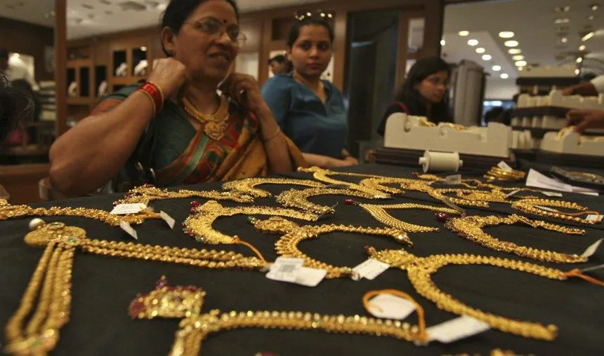 #MuhuratTrading: दिवाली पर निवेश नहीं सिर्फ शगुन के लिए खरीदें सोना, कीमतों में गिरावट की आशंका- India TV Paisa