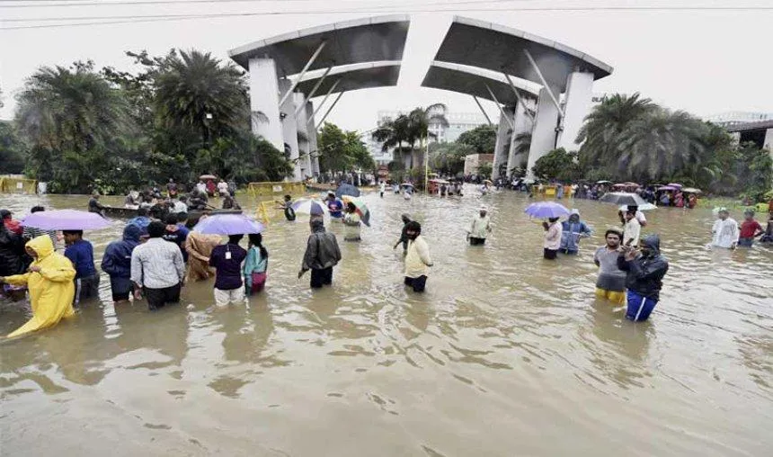 #ChennaiFlood: ऑटो और एविएशन के बाद बाढ़ के चपेट में आईटी सेक्टर, 400 करोड़ रुपए डूबने की आशंका- India TV Paisa
