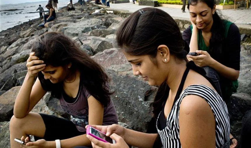 निवेशकों को लुभाने वाली ई-कॉमर्स कंपनियां भारतीय स्‍मार्टफोन यूजर्स को अपना दीवाना बनाने में हैं असफल- India TV Paisa