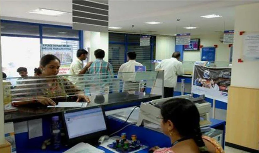 सरकारी बैंकों के कर्मचारी हड़ताल पर, काम-काज हुआ प्रभावित- India TV Paisa