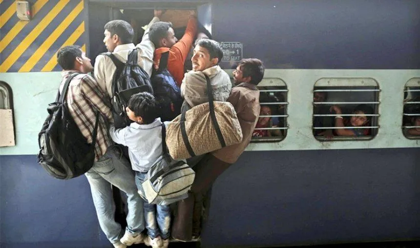 त्‍योहारों पर ट्रेन का सफर करने वालों को रेलवे का तोहफा, शुरू की ये खास दिवाली स्‍पेशल रेलगाडि़यां- India TV Paisa