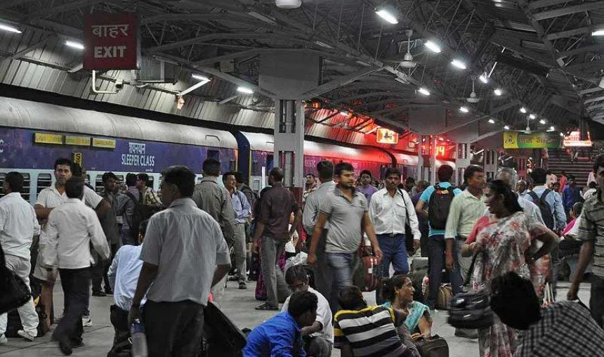 New Services: अब नहीं मिलेंगे वेटिंग टिकट, 1 जुलाई से रेलवे लागू करने जा रही है नया नियम- India TV Paisa