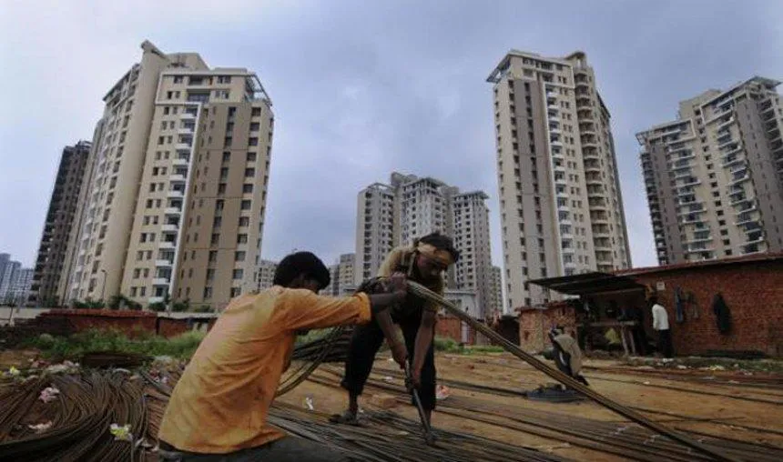 Housing Bubble: मंदी के बावजूद नहीं कम हो रहे प्रॉपर्टी के दाम, सस्‍ते मकान के लिए सरकार को उठाने होंगे कदम- India TV Paisa