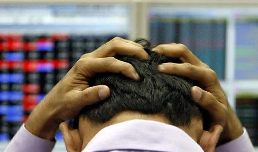 Stock Market Tumble: सेंसेक्स 1600 अंक लुढ़का, निवेशकों ने आधे घंटे में खोए 5.5 लाख करोड़ रुपए- India TV Paisa