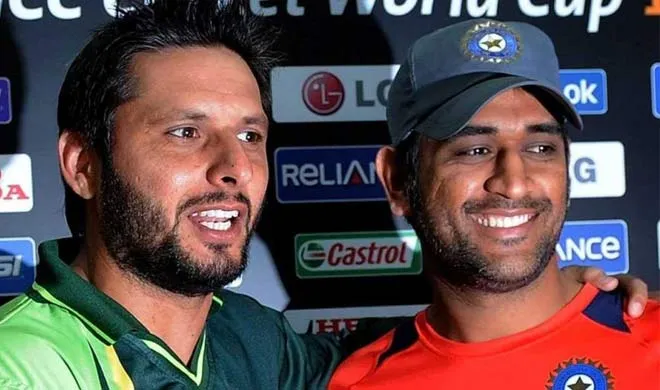 afridi and dhoni- India TV Hindi