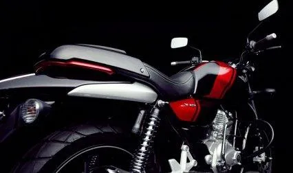The Invincible: बजाज आटो ने पेश की INS विक्रांत के लोहे से तैयार बाइक ‘V’, मार्च से शुरू होगी इसकी बिक्री- India TV Paisa