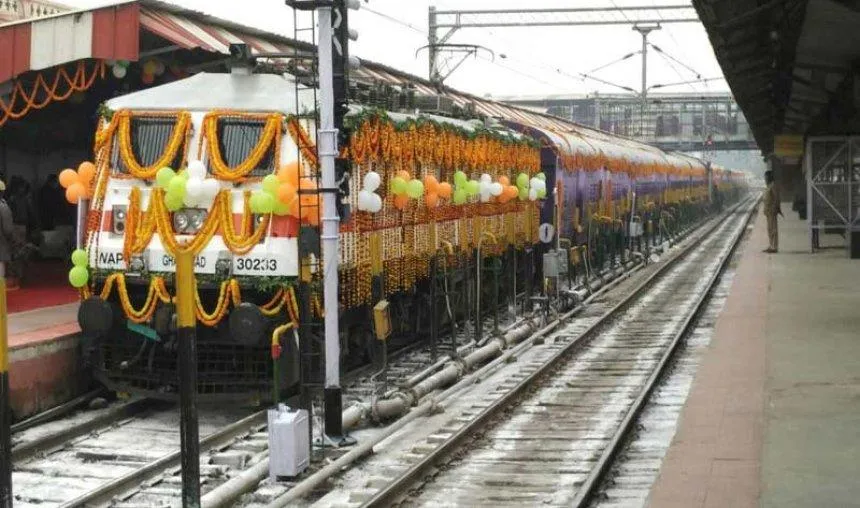 Rail Budget 2016: प्रभु ने की चार नई ट्रेनों की घोषणा, 400 स्‍टेशनों पर मिलेगा Wi-Fi- India TV Paisa