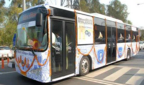 दिल्ली में शुरू हुई बैट्री से चलने वाली बस सर्विस, प्रदूषण को कम करने के लिए सरकार की नई पहल- India TV Paisa
