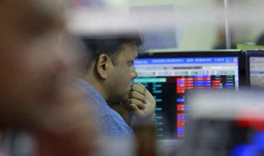 Stock Market Close: सेंसेक्स 105 अंक गिरकर 28668 पर बंद, बैंकिंग शेयरों में बिकवाली से लुढ़का बाजार- India TV Paisa