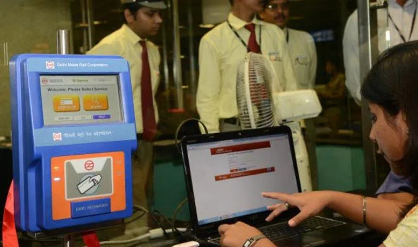 Pay With Paytm: दिल्‍ली मेट्रो के यात्रियों को बड़ी राहत, अब पेटीएम से भी रीचार्ज होगा स्‍मार्ट कार्ड- India TV Paisa