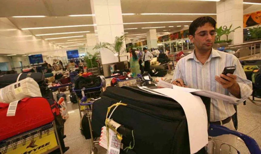 विमान यात्रियों को नहीं भरना होगा अब सीमाशुल्‍क फॉर्म, एक अप्रैल से हवाई यात्रा करना होगा सरल- India TV Paisa