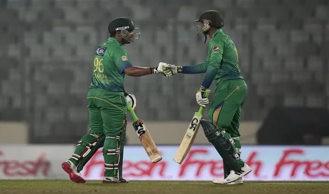 umar akmal and shoaib malik- India TV Hindi
