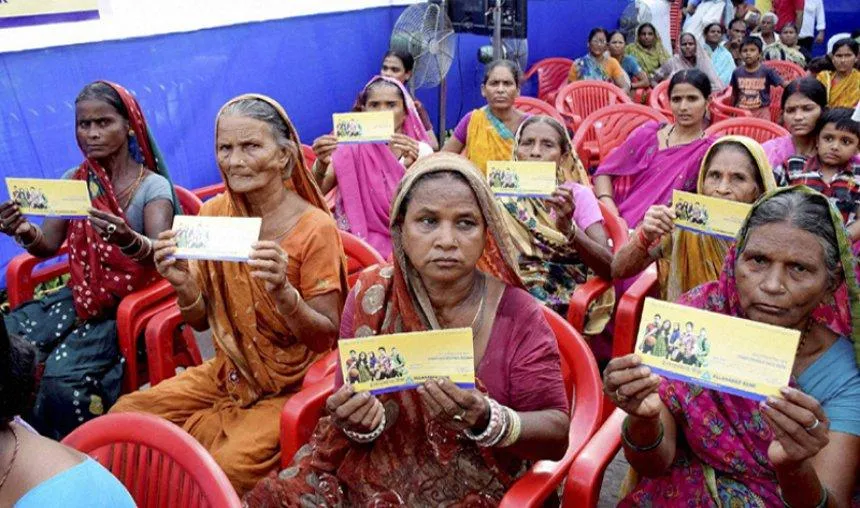 जनधन खातों से ग्रामीण क्षेत्रों में घटी महंगाई, खर्च करने के बजाय बचत कर रहे हैं लोग- India TV Paisa