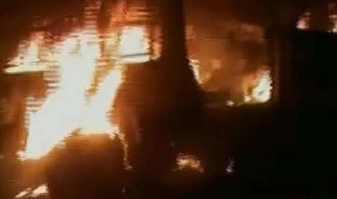 aligarh muslim university clash- India TV Hindi