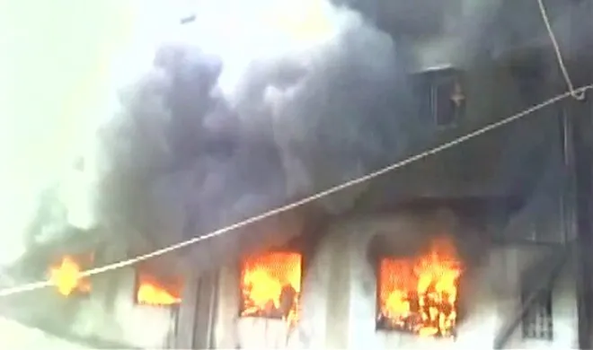 building catches fire in bhiwandi.- India TV Hindi