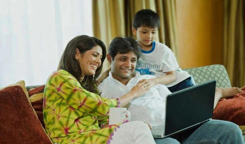 Be the Best Daddy: चाइल्‍ड इंश्‍योरेंस लेने से पहले जान लें ये 5 बातें, बन जाएगा आपके बच्‍चे का भविष्‍य सिक्‍योर- India TV Paisa