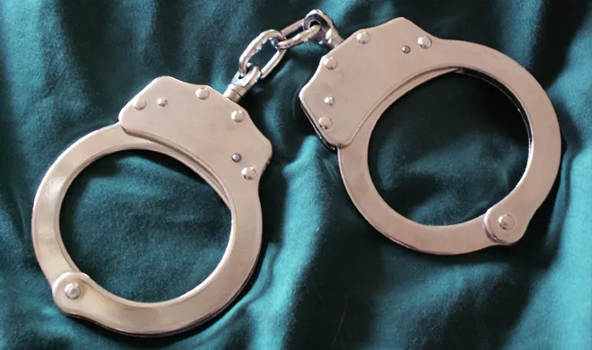 handcuffs- India TV Hindi