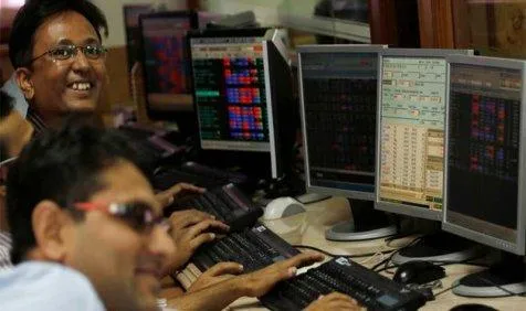 भारतीय शेयर बाजार में तेजी का रुख, सेंसेक्‍स 100 अंक और निफ्टी 27 अंक ऊपर- India TV Paisa