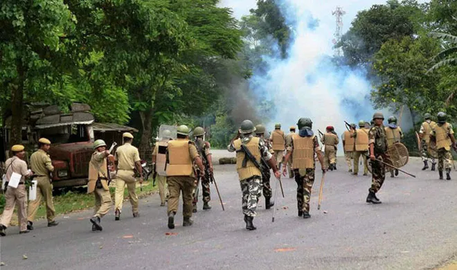 assam police and mob clash- India TV Hindi
