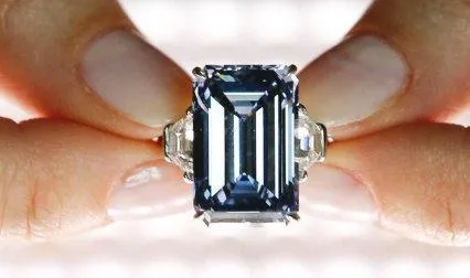 ‘द ओप्पेनहैमेयर ब्लू’ बना दुनिया का सबसे महंगा हीरा, 380 करोड़ रुपए में हुआ नीलाम- India TV Paisa