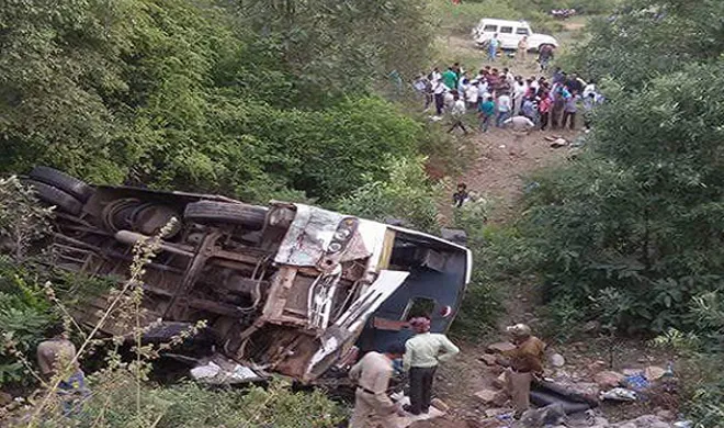 bus falls into gorge in chattisgarh
- India TV Hindi