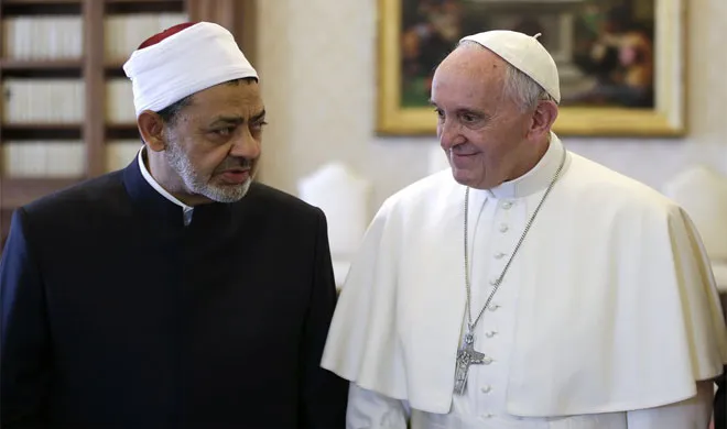 Pope and Imam of Al Azhar  Mosque- India TV Hindi