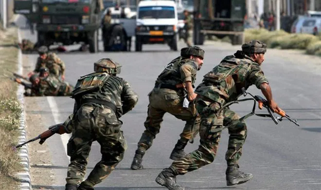 clash between army and terrorists- India TV Hindi