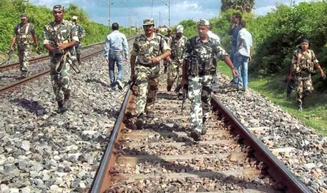 grp jawans attacked in train, one dead- India TV Hindi