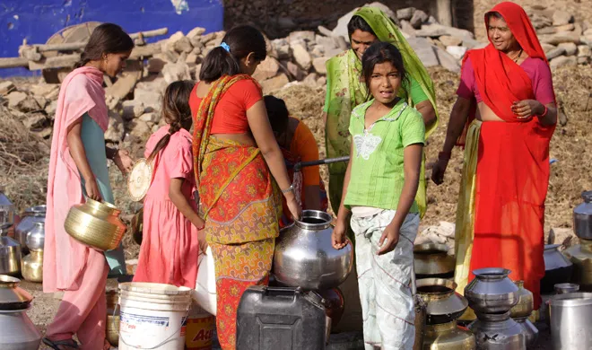 water collection by women- India TV Hindi