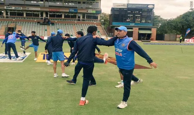Dhoni during practice session in Harare, Zimbabwe- India TV Hindi